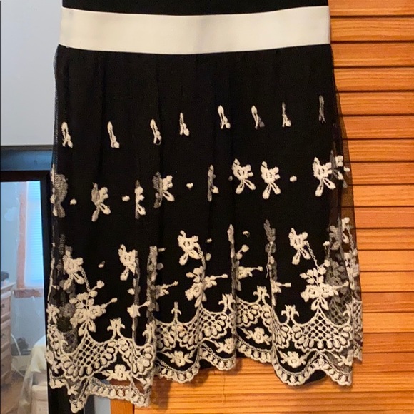 Small black dress with lace overlay on bottom - Picture 3 of 4